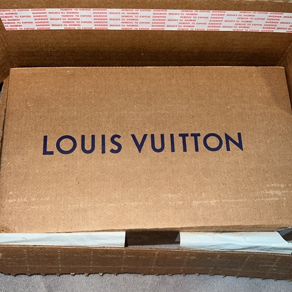 Authentic Louis Vuitton I-Phone 13 pro phone case. - Picture 6 of 7